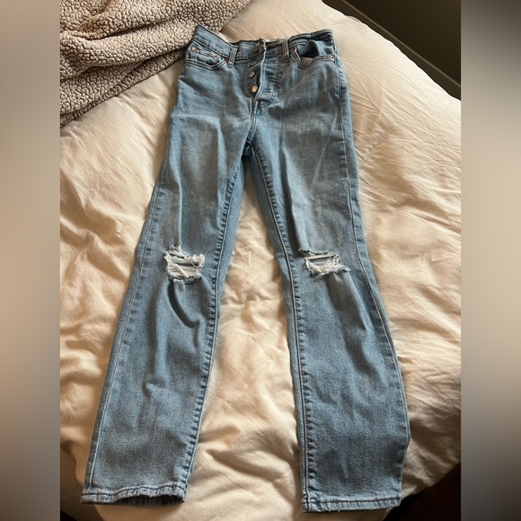 Levi wedgie straight - Picture 1 of 4